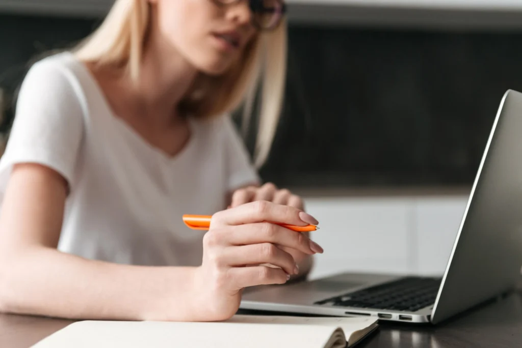 Editorial feedback as part of author mentorship improving a writer’s draft